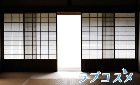 襖から漏れる光